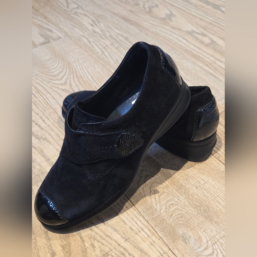 Semler | Black Suede Women's Shoes w/ Patent Leather Toe Caps, Size 4 - Picture 3 of 11